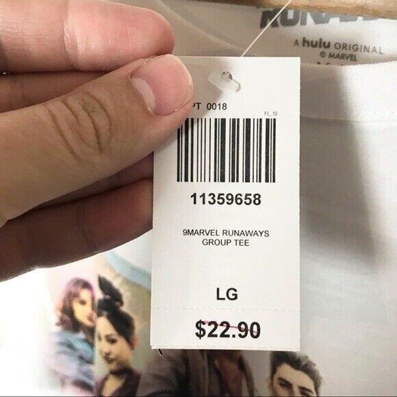 3/$20 Her Universe NWT Marvel "Runaways" Women's Junior Large Graphic T-Shirt - Picture 3 of 6